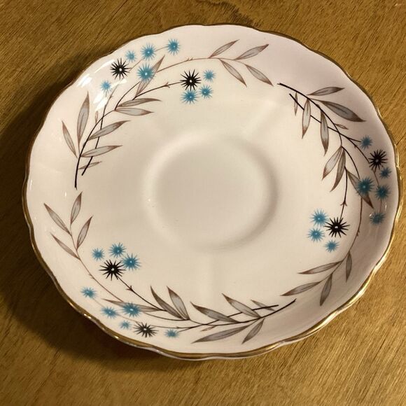 Tuscan Brand Fine English China Saucer in “Southern Star” Pattern - Picture 2 of 5